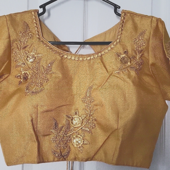 Brand new gold saree blouse with zari thread embroidery and dori. - Picture 2 of 7